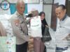 Kanit Binmas Polsek Rangkasbitung Polres Lebak Melaksanakan Giat Pengamanan Pembagian Beras dan Minyak Goreng di Desa Cimangeunteng Kanit Binmas Polsek Rangkasbitung Polres Lebak Melaksanakan Giat Pengamanan Pembagian Beras dan Minyak Goreng di Desa Cimangeunteng