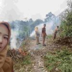 Lurah dan Perangkat Kelurahan Muara Kuang Gotong Royong Bersihkan Jembatan Muara Kuang
