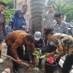 Peringati Milad IPARI ke-III dan Hari Jadi Kota Palembang, PD IPARI Gelar Penanaman Pohon dan Bersih-Bersih Rumah Ibadah