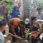 Peringati Milad IPARI ke-III dan Hari Jadi Kota Palembang, PD IPARI Gela Penanaman Pohon dan Bersih-Bersih Rumah Ibadah