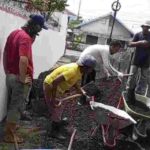 Warga Lorong Anila Kecamatan Kalidoni Gotong Royong Cor Jalan Rusak Hasil Patungan Dari Warga 