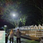 ANGGOTA POLSEK GUNUNGKENCANA LAKSANAKAN PATROLI MALAM DAN AJAK WARGA JAGA KAMTIBMAS