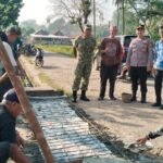 Kapolsek Muara Kuang Hadiri Kegiatan Pengecoran Gorong-Gorong di Kelurahan Muara Kuang