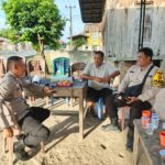 Bhabinkamtibmas Polsek Muara Kuang Sambangi Warga, Sampaikan Pesan Kamtibmas dan Imbauan Larangan Karhutla