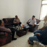 Jalin Silaturahmi dan Kemitraan, Kapolsek Cibadak Polres Lebak Sambangi Kantor Desa Cimenteng Jaya