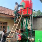 Air Bersih untuk Warga, Satgas TMMD ke-129 Pasang Toren di RT 07