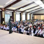 Bangun Generasi Muda Berkarakter, Kasrem 044/Gapo Sampaikan Materi Bela Negara di PKKMB IGM 