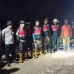 Polsek Rambutan Bersama MPA dan PT SK Padamkan Karhutla di Sungai Pinang