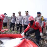 Kapolda Sumsel Tinjau Langsung Penanganan Karhutla di OKI, Pastikan Pemadaman Berjalan Optimal
