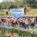 Perkuat Kepedulian Lingkungan, Perum Jasa Tirta II Tebar Benih Ikan di Bekasi