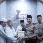 Shalat Jumat Keliling di Masjid Jami Al Mutoharo, Wakapolda Banten Ajak Masyarakat Perkuat Ukhuwah dan Jaga Kamtibmas