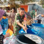 Koramil 08/Lemahabang Salurkan 16.000 Liter Air Bersih, Warga Sukasejati Sambut Antusias
